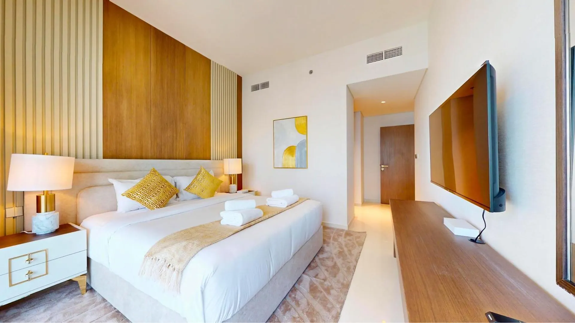 2Br With Private Beach Access In Dubai Harbour Apartment